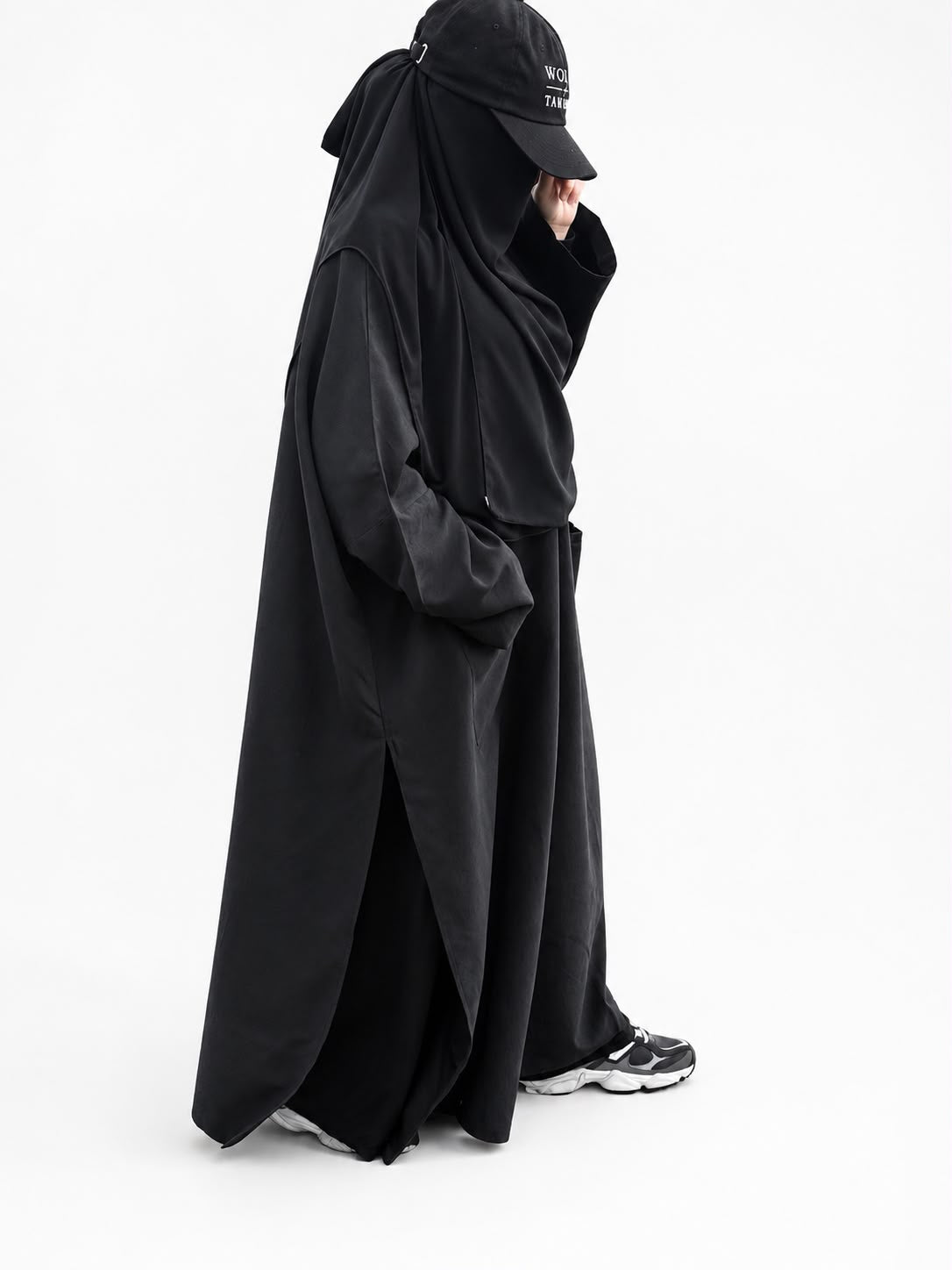 Stride Abaya